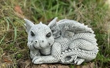 Frostfeste Steinfigur Drache