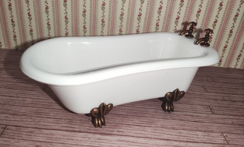 Badewanne mit kupferfarb - badewanne,