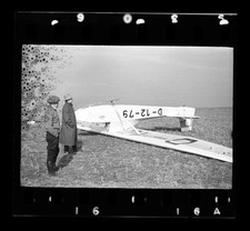 9039a❚ ORIGINAL Negativ (no photo), 2.WK Männer am Segelflugzeug