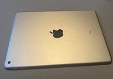 Apple iPad 6. Gen. A1893 - 32GB - Wi-Fi - 9,7 Zoll - Spacegrau Top