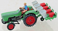 Hausser Elastolin Deutz Traktor aus Metall mit Saatdrille und Fahrerfigur