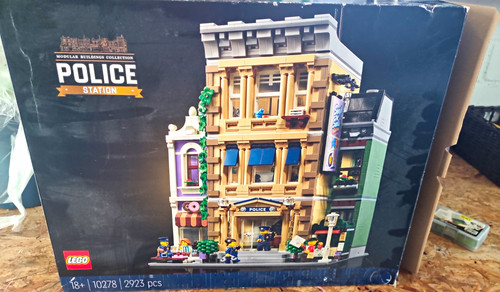 Lego police station 10278 - police,