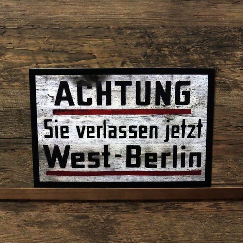 Schild achtung sie verlassen - achtung,