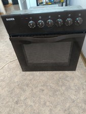 Elektroherd mit Ceranfeld und Backofen