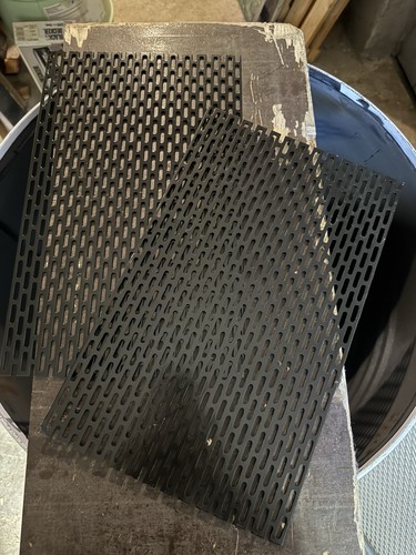 Schwarzes metall lochblech mit - schwarzes,
