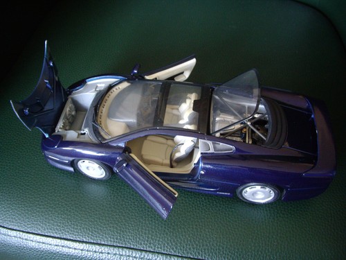 Maisto jaguar 220 - 220,