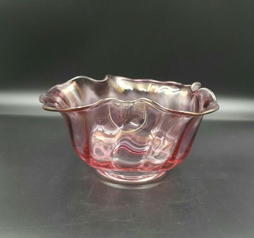 Handgefertigte rosa geriffelte