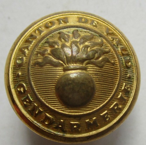 Gewölbter knopf aus - gewölbter,