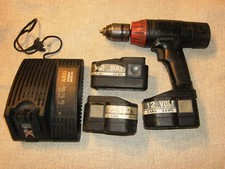 Akkuschrauber AEG PROFI  12 V, (gut) Ladegerät,+ 3 Akku 2,0 Ah - c.a 70-80% gut!