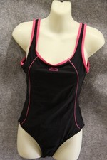 Sportlicher badeanzug - sportlicher,