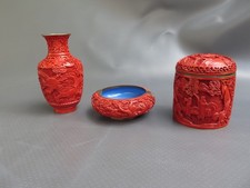 Rotlack Konvolut Aschenbecher, Deckeldose, Vase China Handarbeit blau emailliert