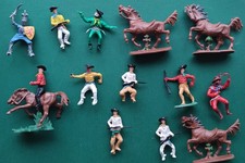 Westernfiguren und Pferde