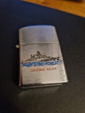 Zerstörer Hessen Feuerzeug, Penguins High Quality Lighter m. Zippo Feuer innen