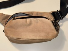 Pacsafe Uni Vibe 100 4 Liter Anti Theft Hip-Bag Hüfttasche, sand