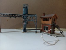 H0 1:87 Zubehör BW Bahnhof Besandungsanlage Stellwerk Brückenbau Licht