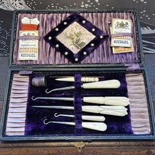 Antikes Nähset, verpackt