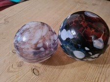 2 Glaskugeln, Eisch, mundgeblasen, Durchmesser 13cm und 11cm