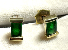 Solide 333 Gold 8 K Ohrringe Ohrstecker grüner Farbstein Juwelier Qualität