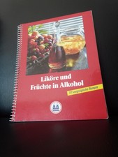 Liköre und Früchte in