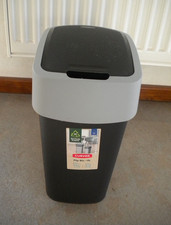 CURVER Mülleimer, 9 L Inhalt, schwarz/grau, Schwingdeckel, Abfalleimer