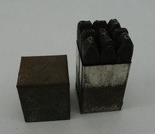 Alte Schlagzahlen 8mm, Schlagstempel,  Oldtimer Rahmennummer, GDR, Blechbox (2)