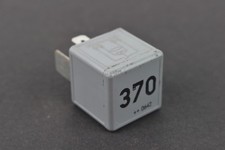 8D0951253 Original Audi A4 B6 B7 8E Arbeitskontaktrelais Relais 370
