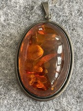 Eleganter großer Bernstein