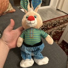 Singing and Dancing Hase Der