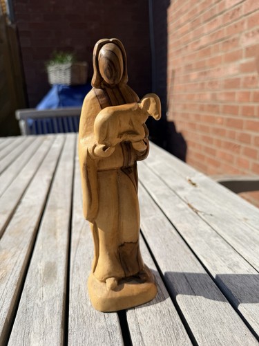Jesus mit lamm aus olivenholz - mit,