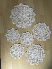 19 Deckchen z.T. Gehäkelt Konvolut