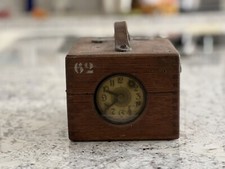 Konstatier- bzw. Taubenuhr um