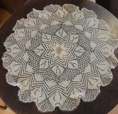 Tischdecke-Handarbeit-Häkelde