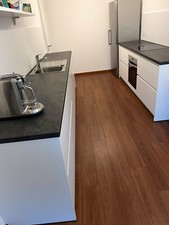 Neuwertige Küche v. Schreiner m. Marken—Elektrogeräten zerlegt u. abholbereit