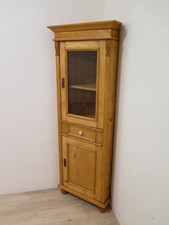 schöner schmaler Eckschrank
