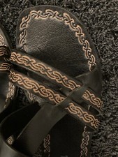 neuw. * ZoeLou * Damen Leder-Sandalen * Schwarz mit Verzierungen * Gr 38 bis 5,5