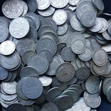 Britische Silbermünzen vor