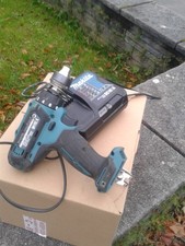 Makita Akku-Bohrschrauber DF331D ohen AKKu und Makita DC 10 SA landgeräte