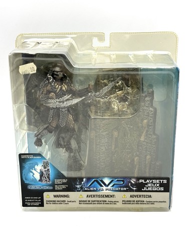 Mcfarlane 2005 avp predator - 2005,