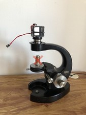 Mikroskop Stativ. Mit Kamera