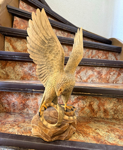 Großer holzadler mit - großer,