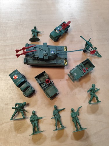 Konvolut plastik militär - konvolut,