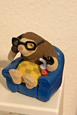 Ugo La Talpa Vintage Figuren Mole Sky Italia im Sessel Fernbedienung Brille
