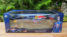 Red Bull Racing RB9 Sebastian Vettel World Champion 2013 1:18 Minichamps