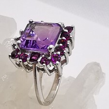 Eye-catching ladies' ring