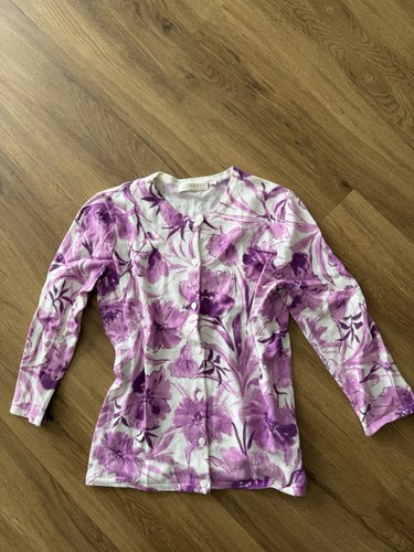 Strickjacke blumen weiß lila - blumen,