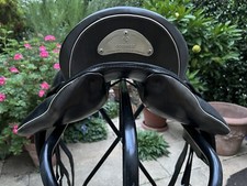 Dressursattel der Marke Sommer, Typ Minos, 17,5 Zoll, für kurze Pferderücken