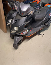 1 Roller  50ccm und 1 Roller 125ccm der Marke Explorer