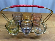 6 bunte Schnapsgläser im Träger 1950er Jahre Retro Schnapstragerl Shotgläser