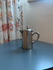 Kaffee- oder Teekanne, Metall