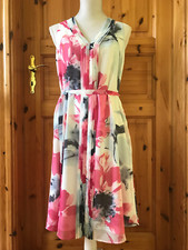 neues Damenkleid, Sommerkleid